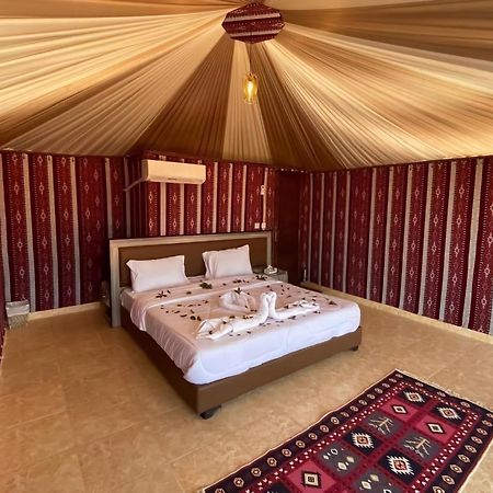 مخيم جبل بردى Jabal Burdah Camp Hotell Wadi Rum Exteriör bild