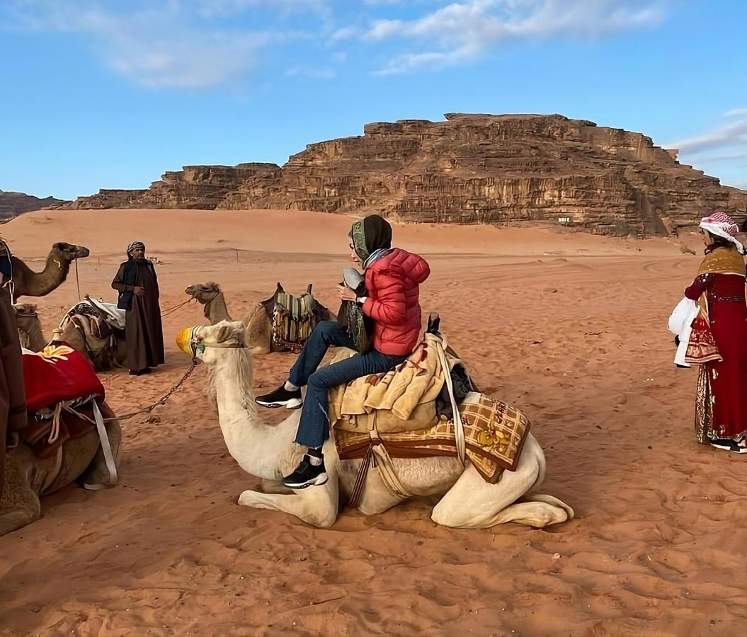 مخيم جبل بردى Jabal Burdah Camp Hotell Wadi Rum Exteriör bild